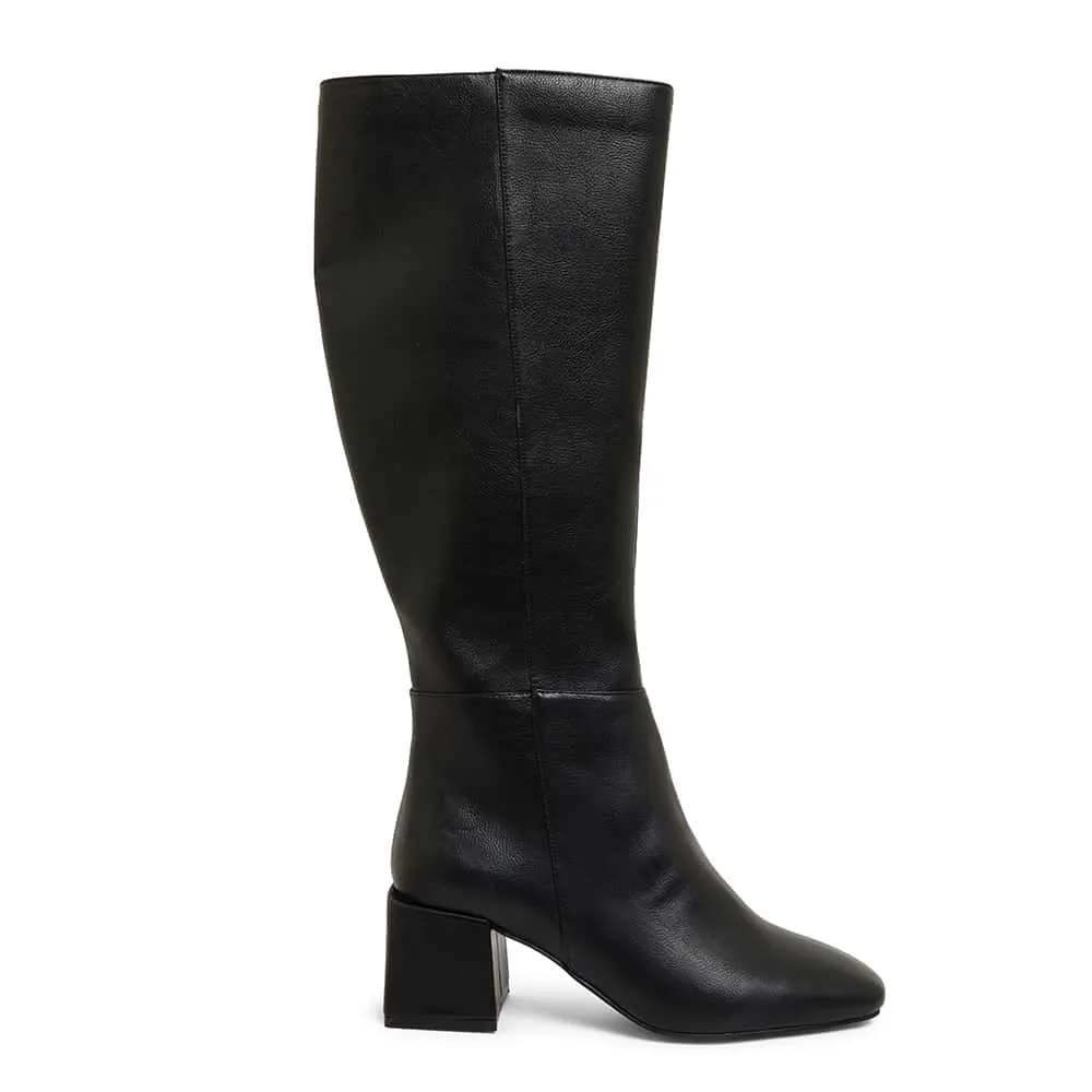 Tabby Boot in Black Smooth