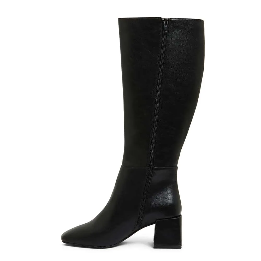 Tabby Boot in Black Smooth